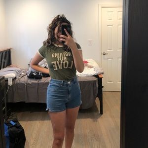 “nothing but love” army green slogan tee